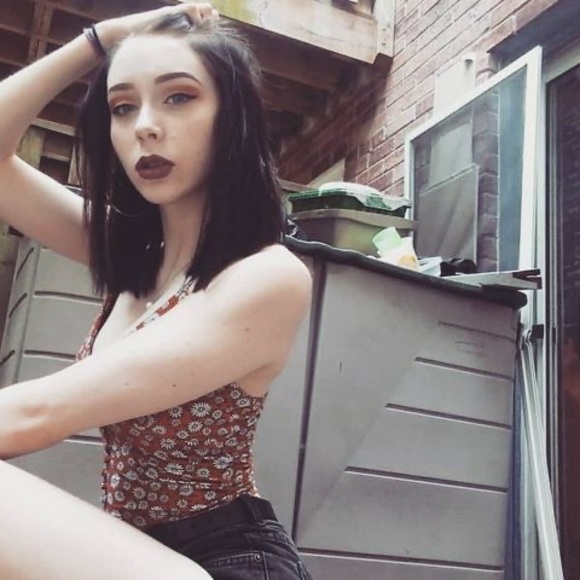 Meet your Posher, Xenya - Picture 1 of 1